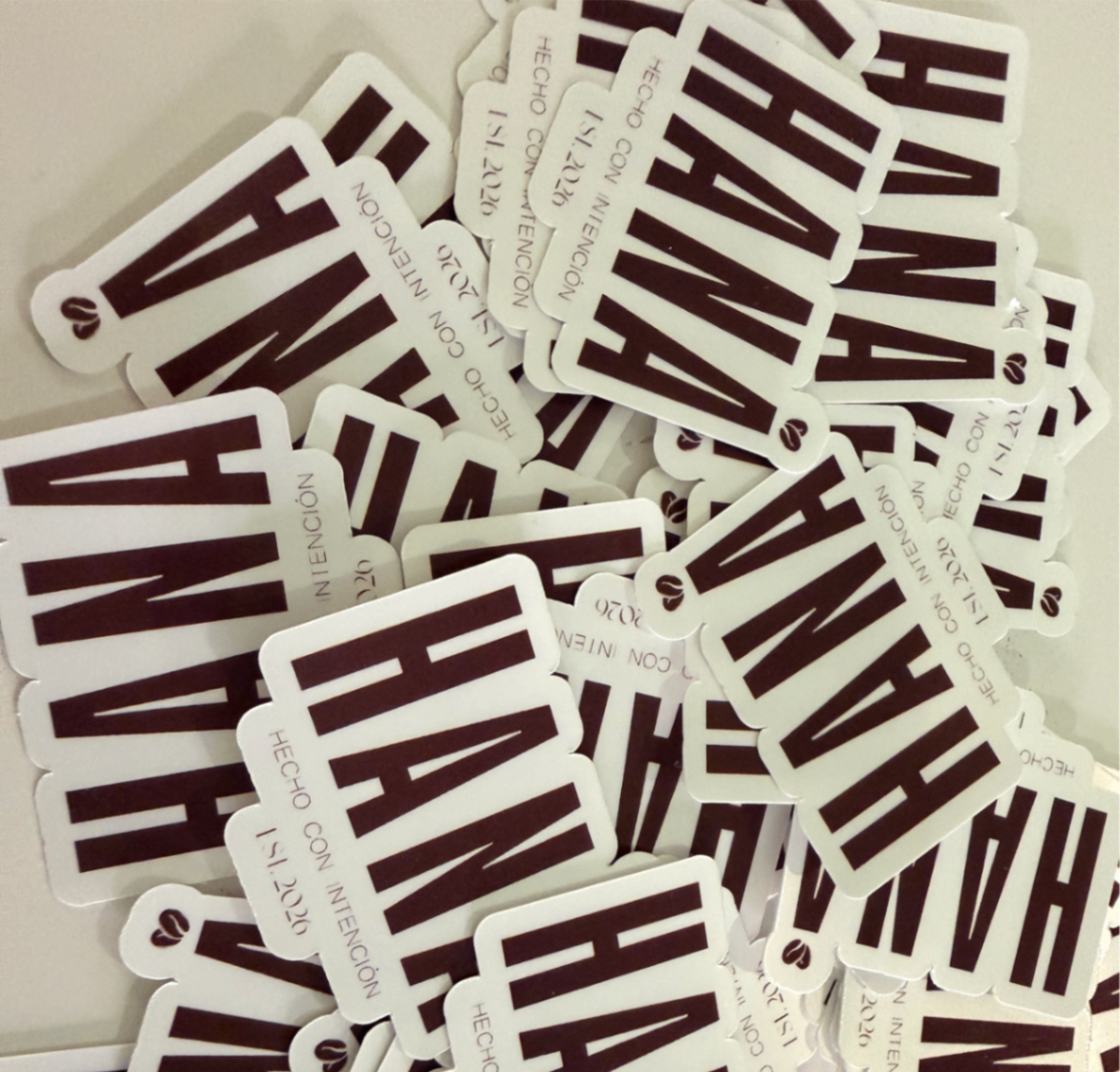Stickers troquelados HANÁ hecho con intención