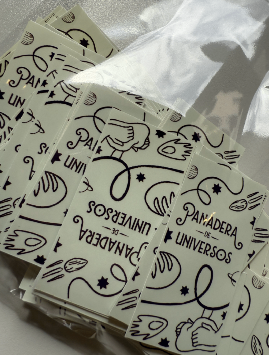 Stickers rectangulares Panadera de Universos