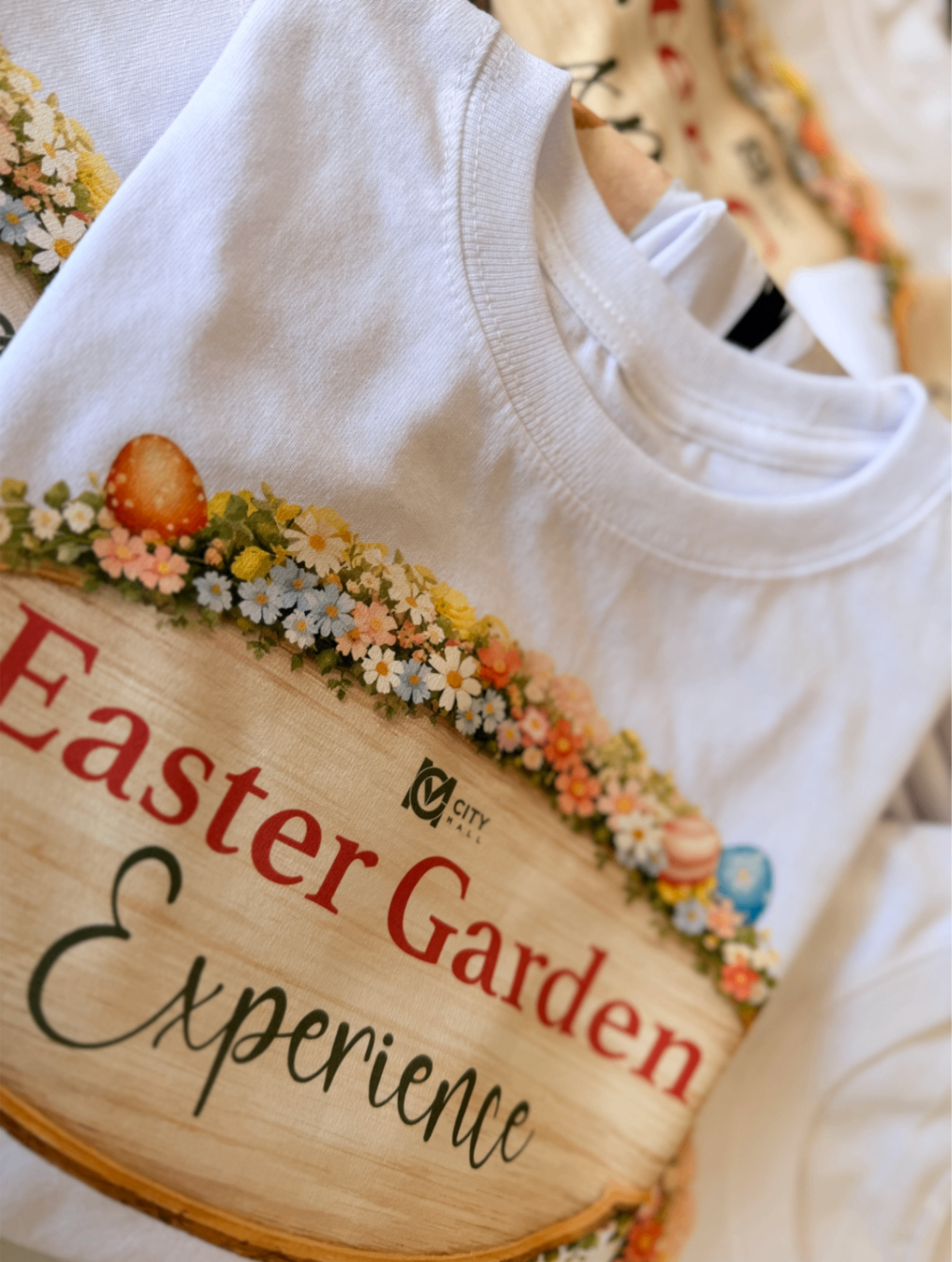 Camiseta blanca Easter Garden Experience City Mall