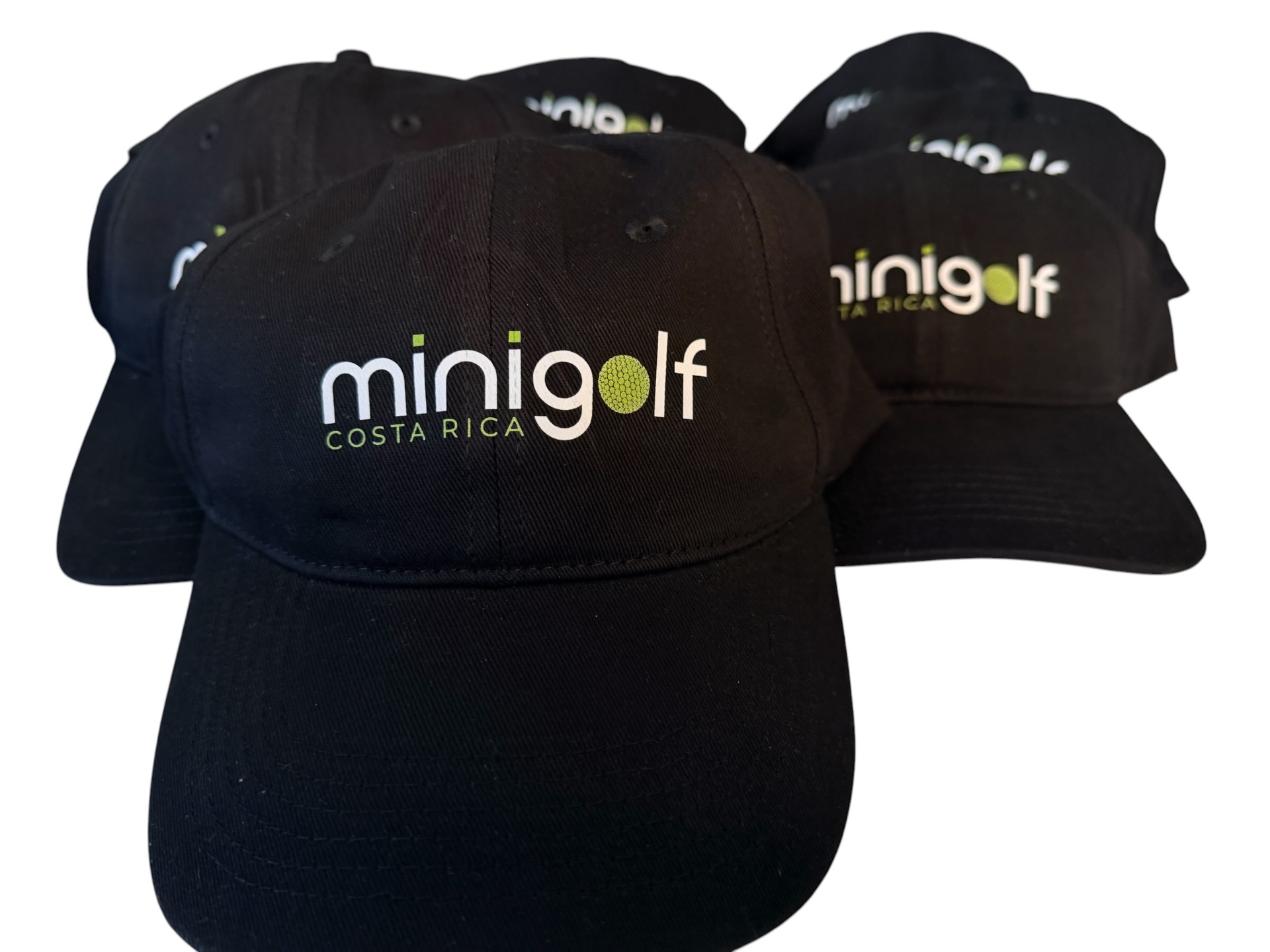 Gorras negras Minigolf Costa Rica con logo estampado