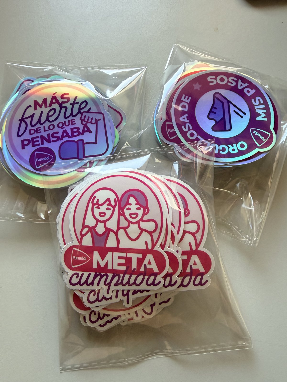 Stickers holográficos y troquelados campaña Panadol Meta cumplida